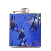 Schwarzer und weißer Angelfisch im tiefen Blauen M Flachmann (Vorderseite)