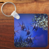Schwarzer und weißer Angelfisch im tiefen Blauen M Schlüsselanhänger (Vorderseite)