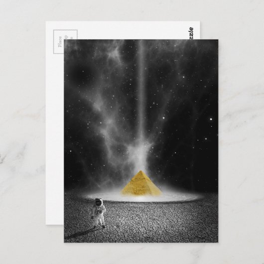 Schwarzer und weißer Astronaut und Goldene Pyramid Postkarte (Vorne/Hinten)