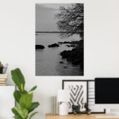 Schwarzer und weißer Baum über der Bucht #5845 Poster (Heimbüro)