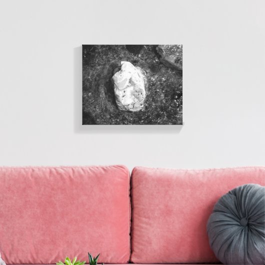 Schwarzer und weißer Felsen im Wasser 8x10 Leinwanddruck (Insitu (Wohnzimmer))