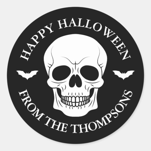 Schwarzer und weißer Schädel und Fledermäuse mit T Runder Aufkleber (Vorderseite)