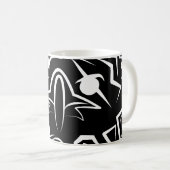 Schwarzer und weißer Stammesadler Kaffeetasse (VorderseiteRechts)