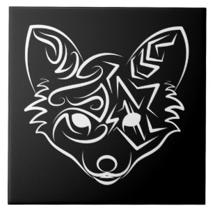 Schwarzer und weißer Stammesfuchs Fliese