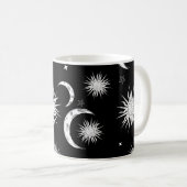 Schwarzer und weißer Whimsischer Sonnenmond und -s Kaffeetasse (VorderseiteRechts)