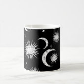 Schwarzer und weißer Whimsischer Sonnenmond und -s Kaffeetasse (Mittel)