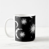 Schwarzer und weißer Whimsischer Sonnenmond und -s Kaffeetasse (Links)