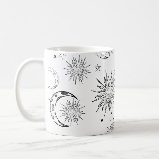 Schwarzer und weißer Whimsischer Sonnenmond und -s Kaffeetasse (Links)