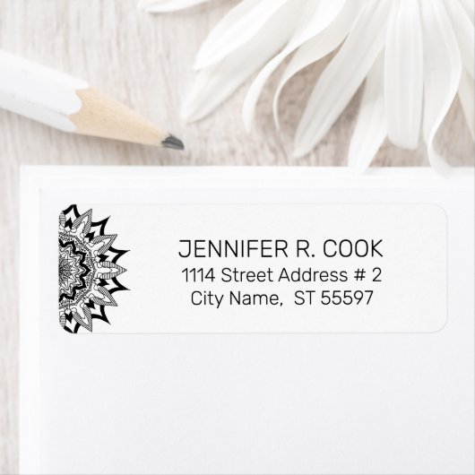 Schwarzer verzierter Mandala (Insitu)