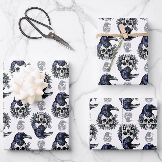 Schwarzer Vogel auf einem Skull-Goth-Muster Geschenkpapier Set