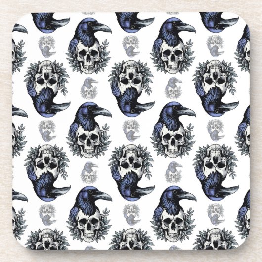 Schwarzer Vogel auf einem Skull-Goth-Muster Getränkeuntersetzer (Vorderseite)