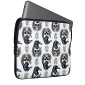 Schwarzer Vogel auf einem Skull-Goth-Muster Laptopschutzhülle (Vorne Rechts)