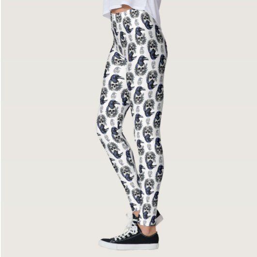 Schwarzer Vogel auf einem Skull-Goth-Muster Leggings