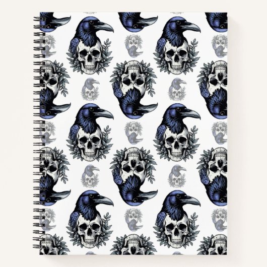 Schwarzer Vogel auf einem Skull-Goth-Muster Notizblock (Vorderseite)