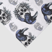 Schwarzer Vogel auf einem Skull-Goth-Muster Seidenpapier (Detail)