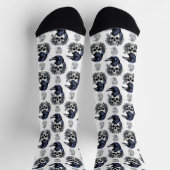 Schwarzer Vogel auf einem Skull-Goth-Muster Socken (Oben)
