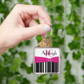 Schwarzer, weißer, rosa gestreifter schlüsselanhänger (Hand)