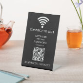 Schwarzer WiFi-QR-Code | Scannen zum Verbinden mit Sockelschild (In SItu)