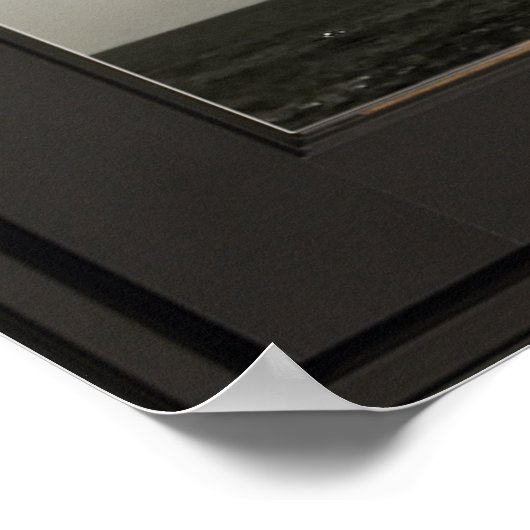 Schwarzer WIndow Rahmen Ominous White Tree Blossom Poster (Ecke)