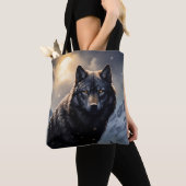 Schwarzer Wolf im Snowy Mountains Tasche (Von Nahem)