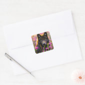 Schwarzer Wolf in rosa Blume Quadratischer Aufkleber (Umschlag)