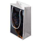 Schwarzer Wolf Kleine Geschenktüte (Vorderseite Schrägansicht)