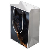 Schwarzer Wolf Mittlere Geschenktüte (Rückseite Schrägansicht)
