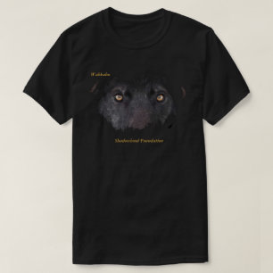 Schwarzer Wolf mustert den T - Shirt der Männer
