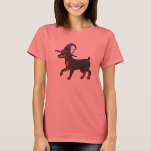 Schwarzer Zwergpinscher mit Hexe-Hut T-Shirt