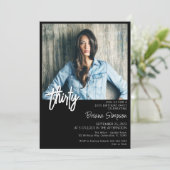 Schwarzes 30. Geburtstag Foto Einladung (Stehend Vorderseite)