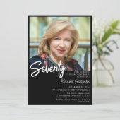 Schwarzes 70. Geburtstag Foto Einladung (Stehend Vorderseite)