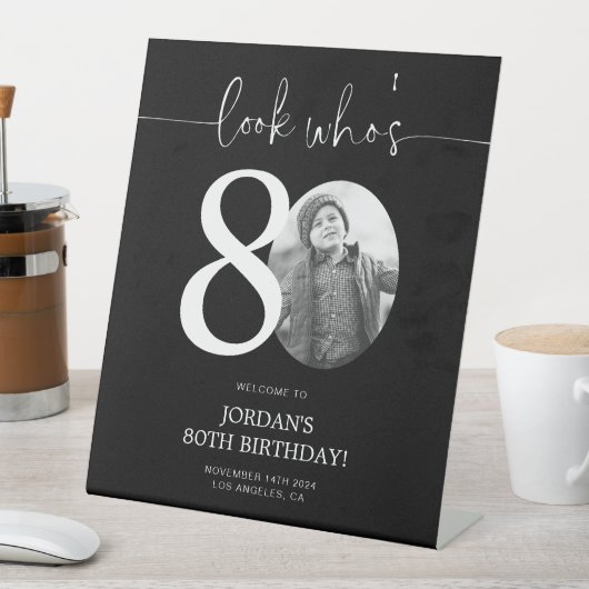 Schwarzes 80. Geburtstag Begrüßungszeichen | Schau Sockelschild (In Situ)