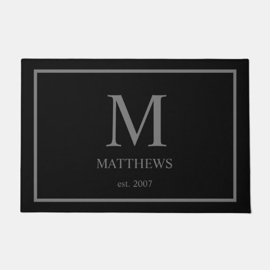 Schwarzes benutzerdefiniertes Monogramm und Name Fußmatte (Vorderseite)
