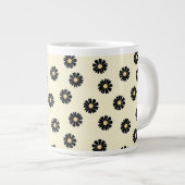 Schwarzes Daisy-Muster Jumbo-Tasse (Vorderseite Rechts)