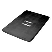 Schwarzes Elegantes Modernes Monogramm Badematte (Schrägansicht)