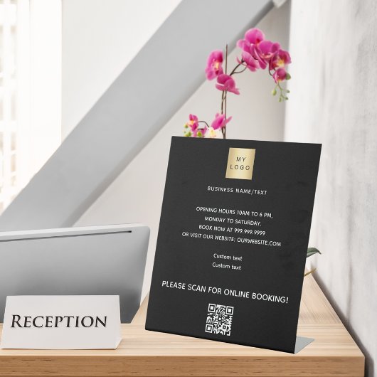 Schwarzes Firmenlogo QN-Code Online-Buchung Sockelschild