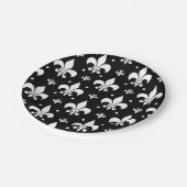Schwarzes Fleur-de-lis-Muster Pappteller (Schrägansicht)