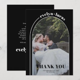 Schwarzes Foto - Hochzeit mit Weißbogen und Typogr Dankeskarte