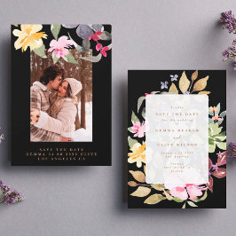 Schwarzes Foto mit großen Blumenrahmen Save The Date