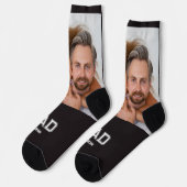 Schwarzes Foto mit Schriftzug 'Dad Established' Socken (Linkes Detail)
