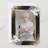 Schwarzes Foto mit weißer Blüte Einladung (Rückseite)