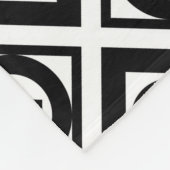 Schwarzes geometrisches Muster mit gleicher Zeiche Fleecedecke (Ecke)