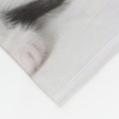 Schwarzes gepunktetes Kätzchen Fleecedecke (Ecke)