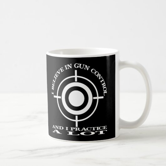 Schwarzes Gewehr-Kontrollen-Praxis-Los Kaffeetasse (Rechts)