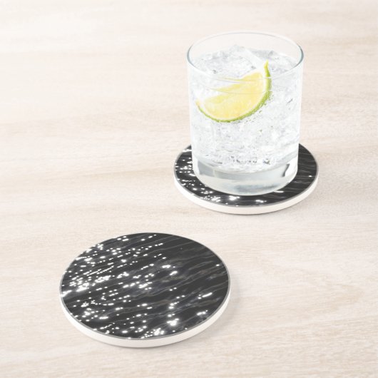 Schwarzes glitzerndes Wasser Getränkeuntersetzer (Seite)