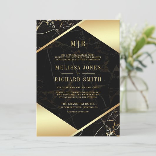 Schwarzes Gold Marmor Monogram All in one Wedle Einladung (Stehend Vorderseite)