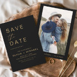 Schwarzes Gold Save the Date Elegantes Foto Minima<br><div class="desc">Hochzeit Eleganter Schwarz und Gold Speichern Sie die Datumskarten,  die ein Foto auf der Vorderseite haben. Die Save the Date-Karten enthalten eine moderne,  handgeschriebene,  kursive Schriftzeichen-Typografie,  die elegant,  einfach und modern nach einem einfachen Hochzeitstag-Fest zu verwenden sind.</div>