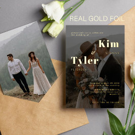Schwarzes Gold Typografie modern 2 Fotos Hochzeit Folieneinladung