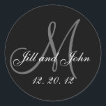 Schwarzes graues Monogramm nennt 2012 Wedding Runder Aufkleber<br><div class="desc">Schwarzes graues Monogramm nennt 2012 Wedding Siegel. Elegante Hochzeitsaufkleber mit Monogramm, Hochzeitsdatum und Braut und Bräutigamnamen, die Sie mit Ihrer persönlichen Information und Hochzeitsfarbentwurf besonders anfertigen können. Ein großer Aufkleber für Gastgeschenk Hochzeitsaufkleber, Tortenschachtel-Aufkleber-, weddingLeckereitasche Siegel- und weddingeinladungs-Umschlag Aufkleber. Entwurf durch Elke Clarke ©2008.</div>