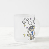 Schwarzes Haar-Jungen-Rockstar Mattglastasse (VorderseiteRechts)